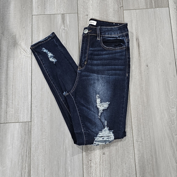 Almost Famous Jeans size 5- GREAT CONDITION - Picture 1 of 3